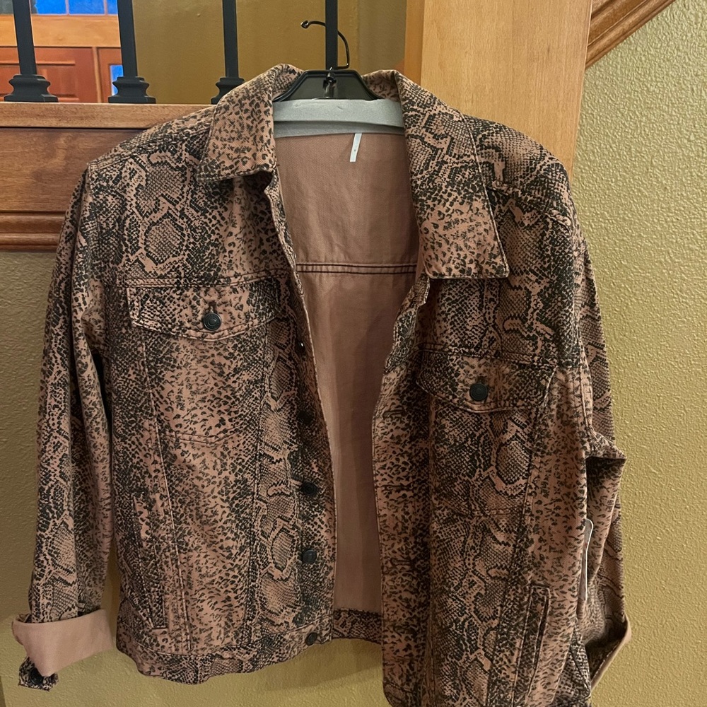FREE PEOPLE NEW WITH TAGS SNAKE SKIN JEAN JACKET